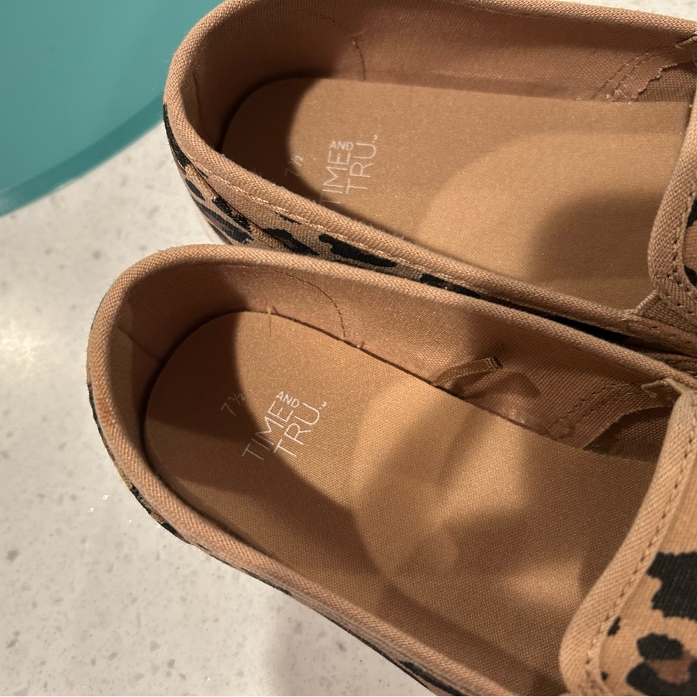 LEOPARD PRINT SLIP ONS - Picture 4 of 6
